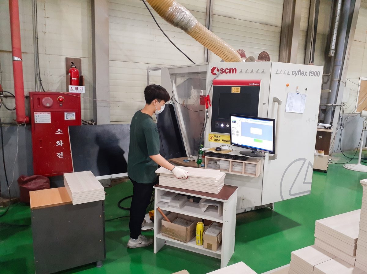 imos CAD/CAM, 송아퍼니처 공장